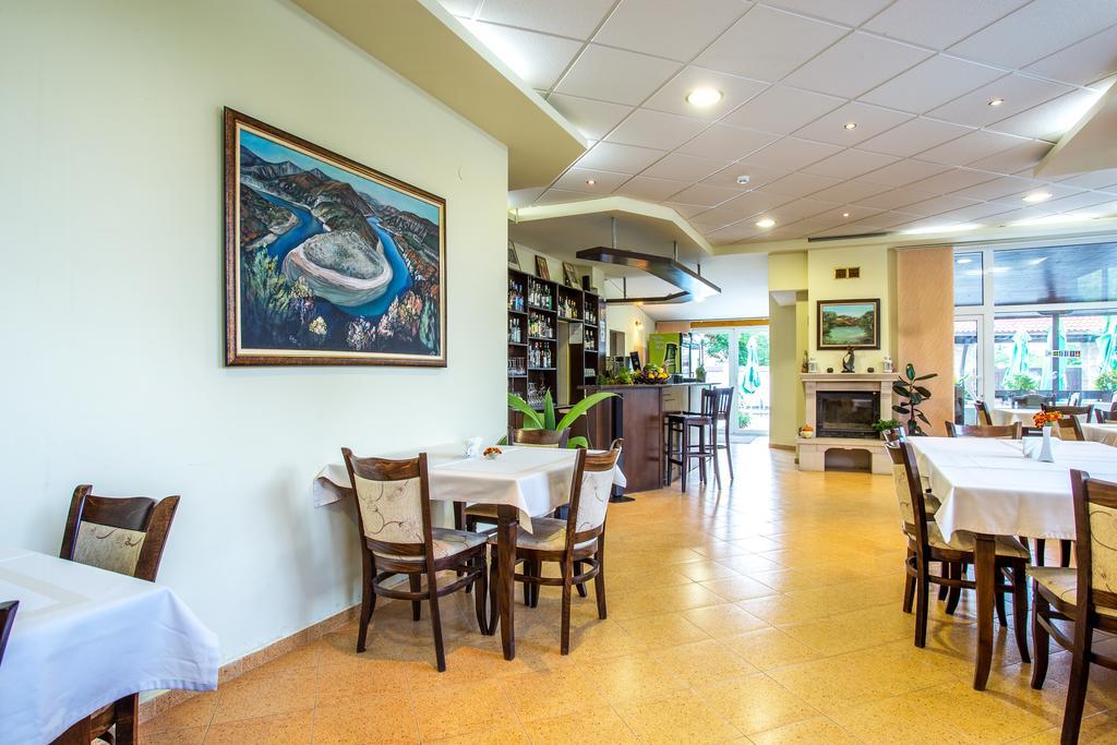 Family Hotel Saint Konstantin Glavatartsi Extérieur photo